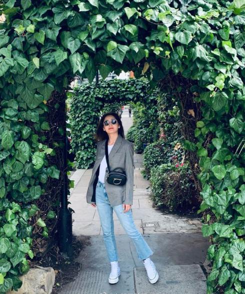 泫雅蓝色抹胸裙,泫雅最新造型图片