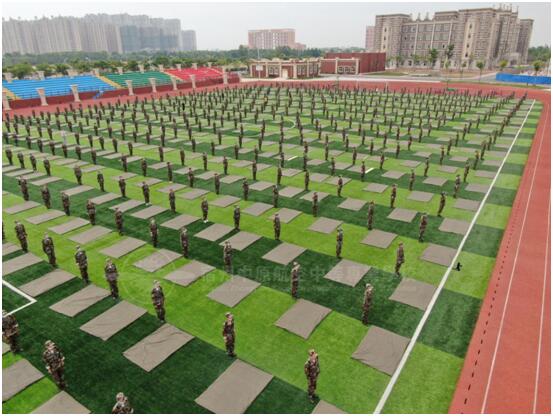 1300名新生拼动态国旗表白祖国,超燃千名学生向祖国表白