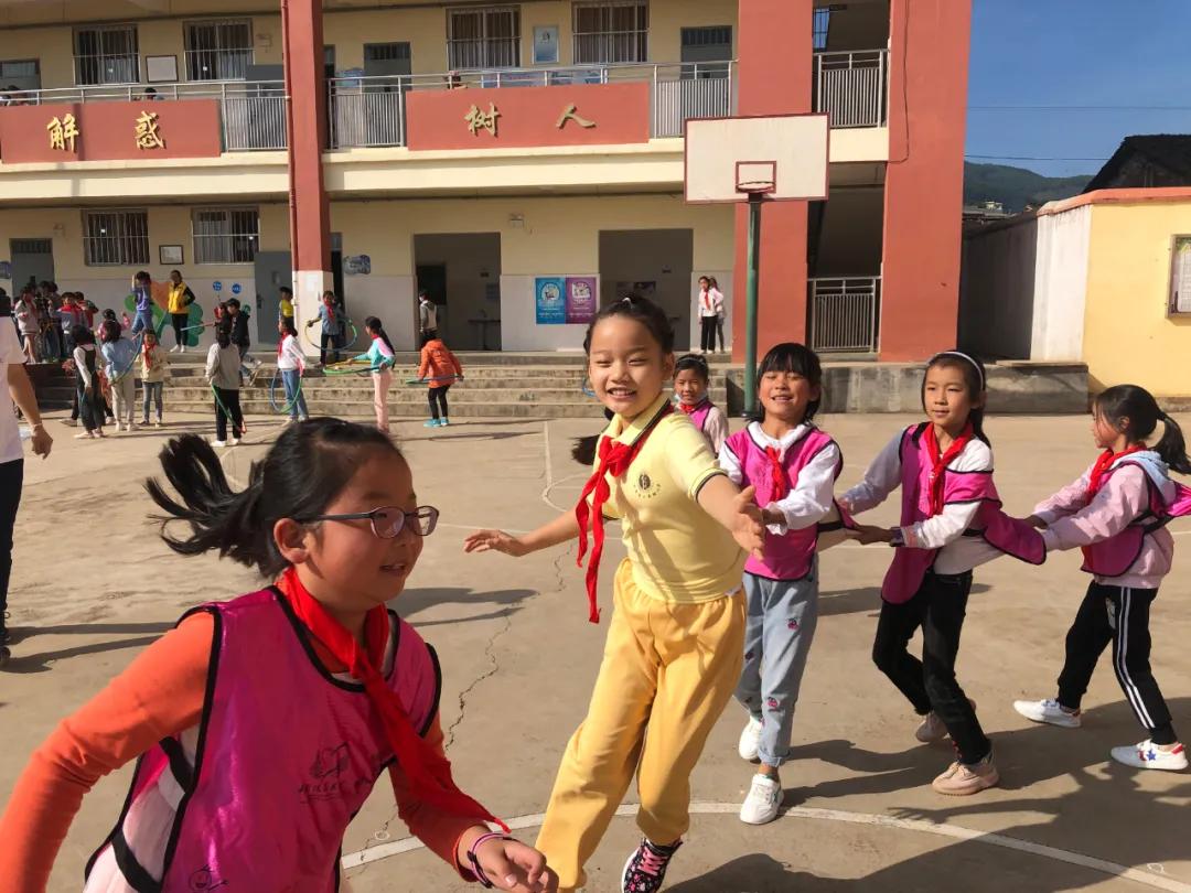 以爱育爱以智启智,以爱育爱让每个生命精彩绽放