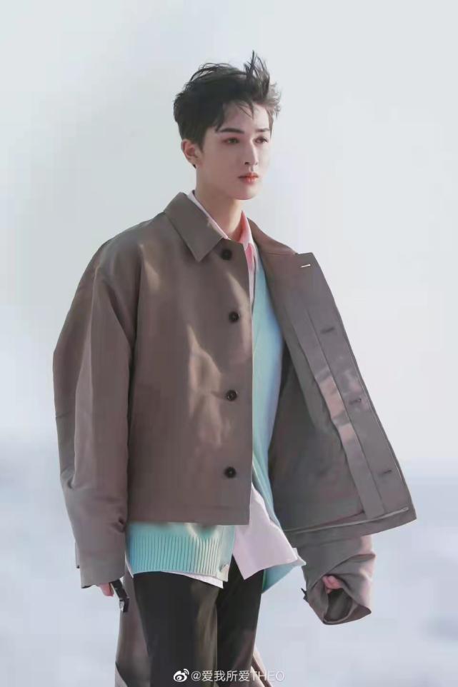 gq盛典蔡徐坤迪丽热巴内场 (gq盛典迪丽热巴蔡徐坤同框)