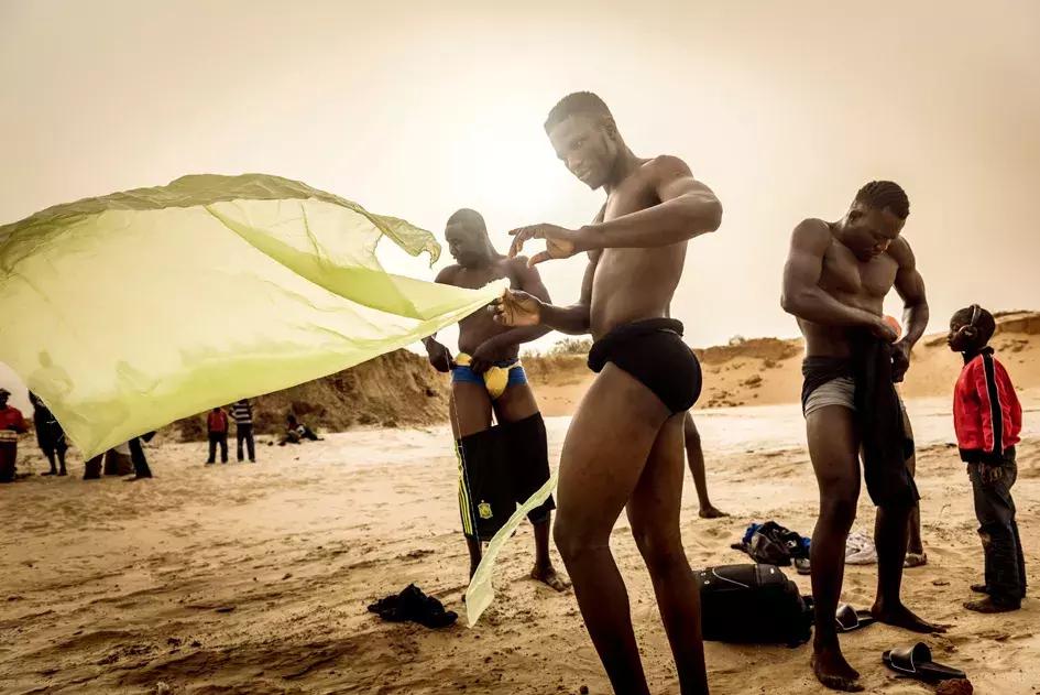 塞内加尔摔跤场景,塞内加尔人摔跤视频