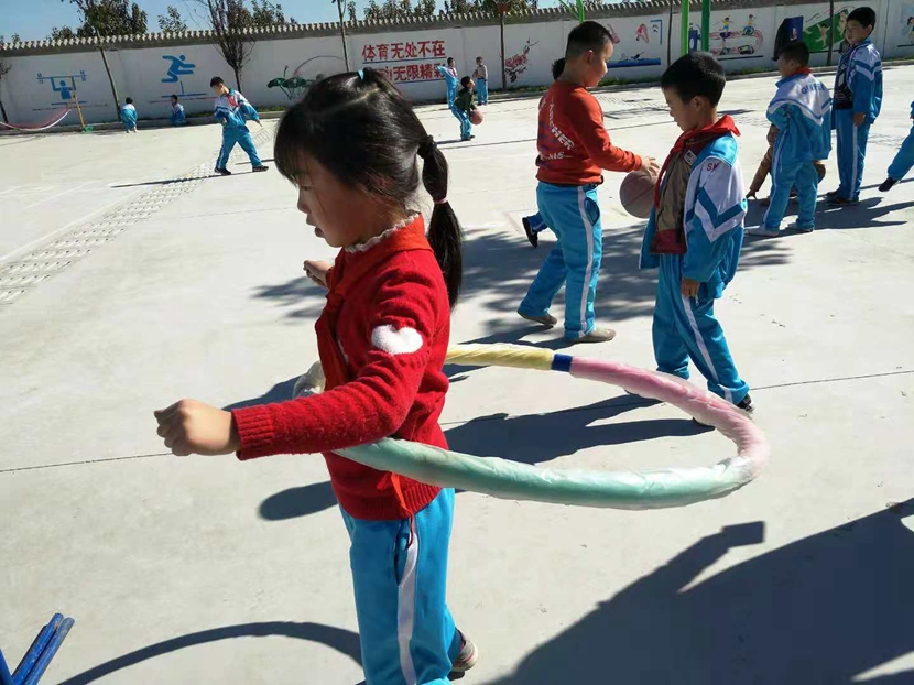 记梅家坪镇新安小学“一校一品”体育特色活动