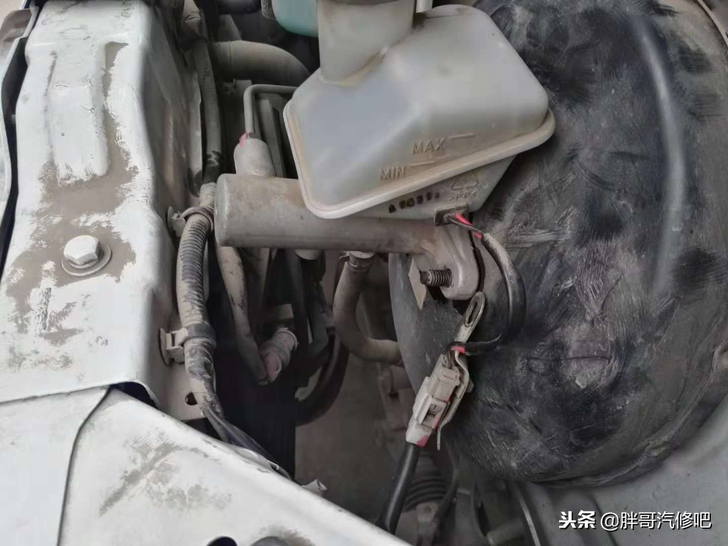 刹车太硬感觉刹不住车没助力,刹车太硬了按不下去