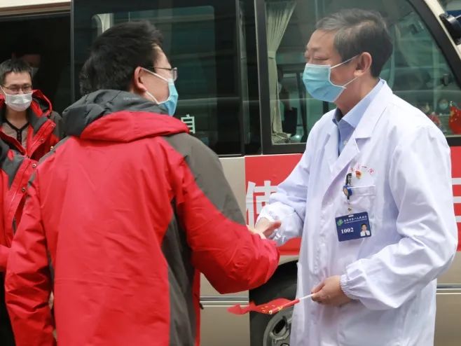 摆渡人南通,护送驰援武汉医疗队凯旋归来