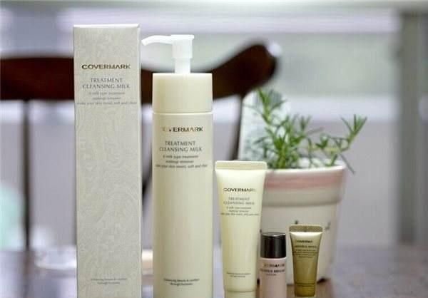 用了护肤品脸上发光发亮,让你白到发光护肤品