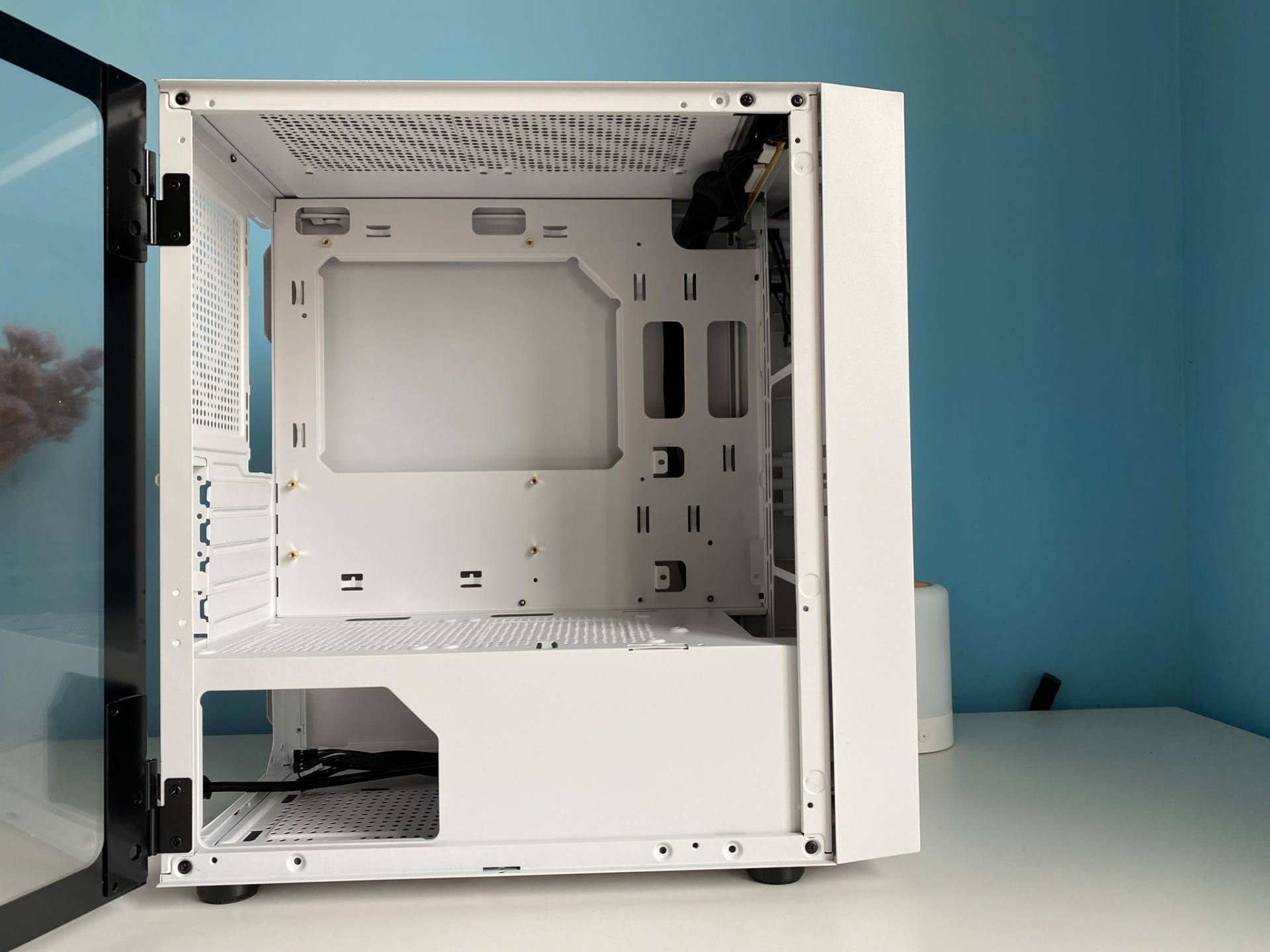 可以装240水冷的小机箱,一般什么配置电脑用水冷机箱