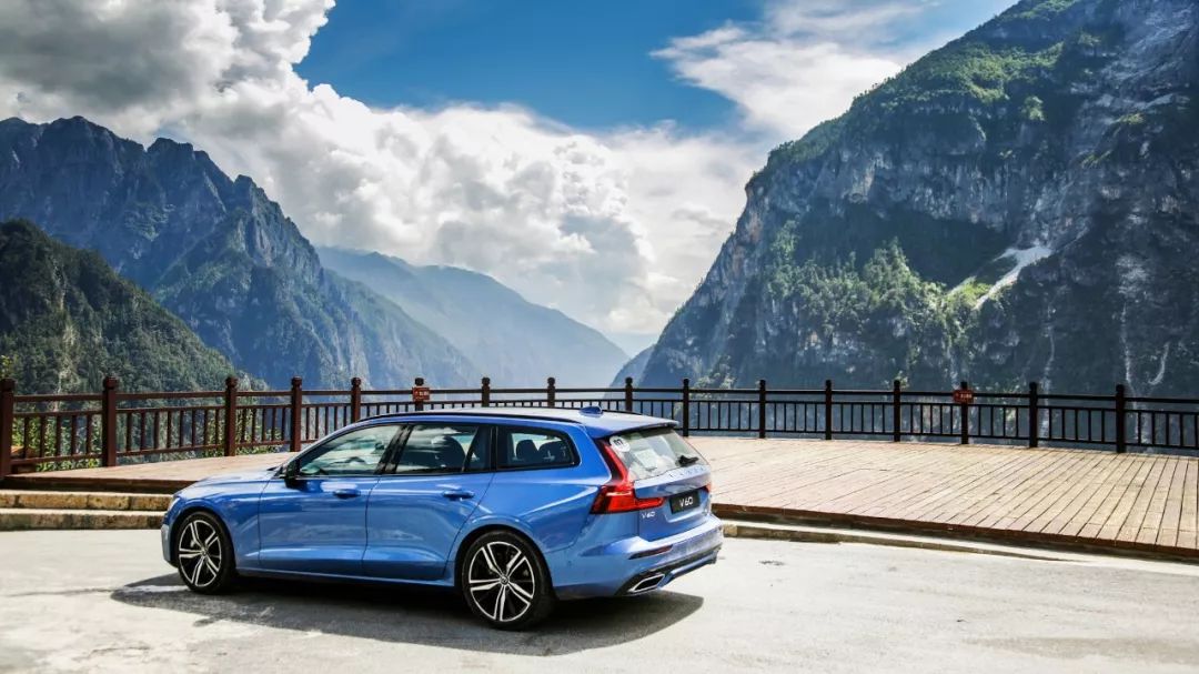 沃尔沃旅行车v60和v90碰撞测试,沃尔沃旅行车v6017年二手车价格