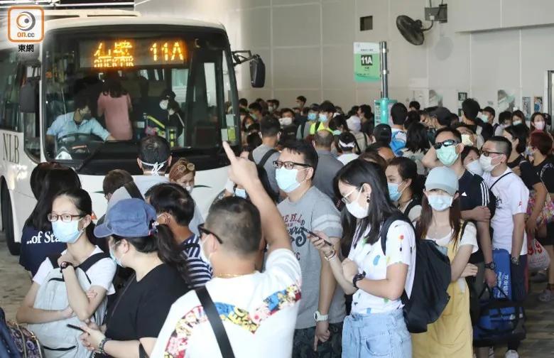 疫情下的香港五一黄金周：0内地团访港，多个品牌宣布撤店