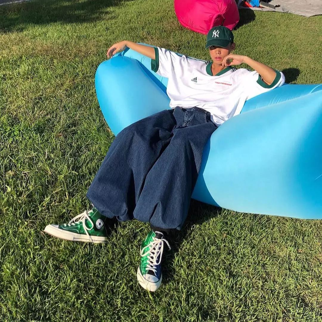 欧阳娜娜穿匡威经典款,匡威高帮帆布鞋欧阳娜娜