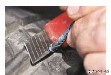 轮胎侧面蹭掉一小块橡胶怎么修补,真空轮胎怎么修补用什么方法最好