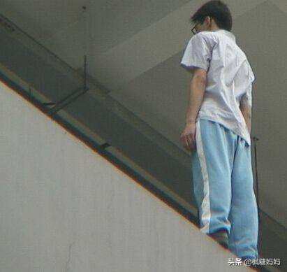 孩子在学校犯了错误家长如何引导,高中陪读家长怎样疏导和鼓励孩子