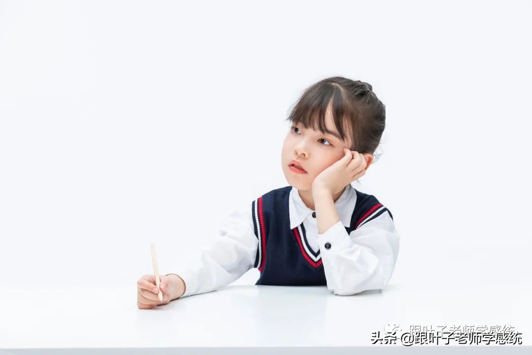 一年级孩子上课坐不住是什么原因,一年级孩子上课坐不住怎么解决呢