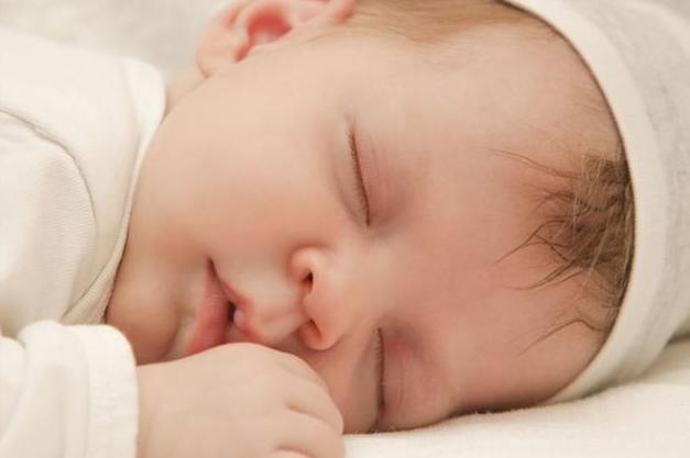 孩子喝奶老是剩点是什么原因,宝宝喝奶老剩最后一点