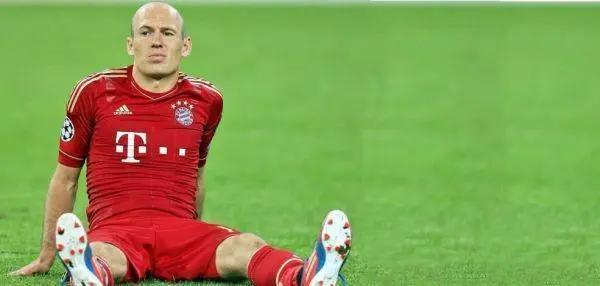 足坛史上十大受伤名场面,世界足球前十名最厉害球员