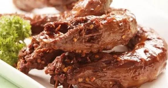 武汉周黑鸭现状如何,武汉周黑鸭的制作视频