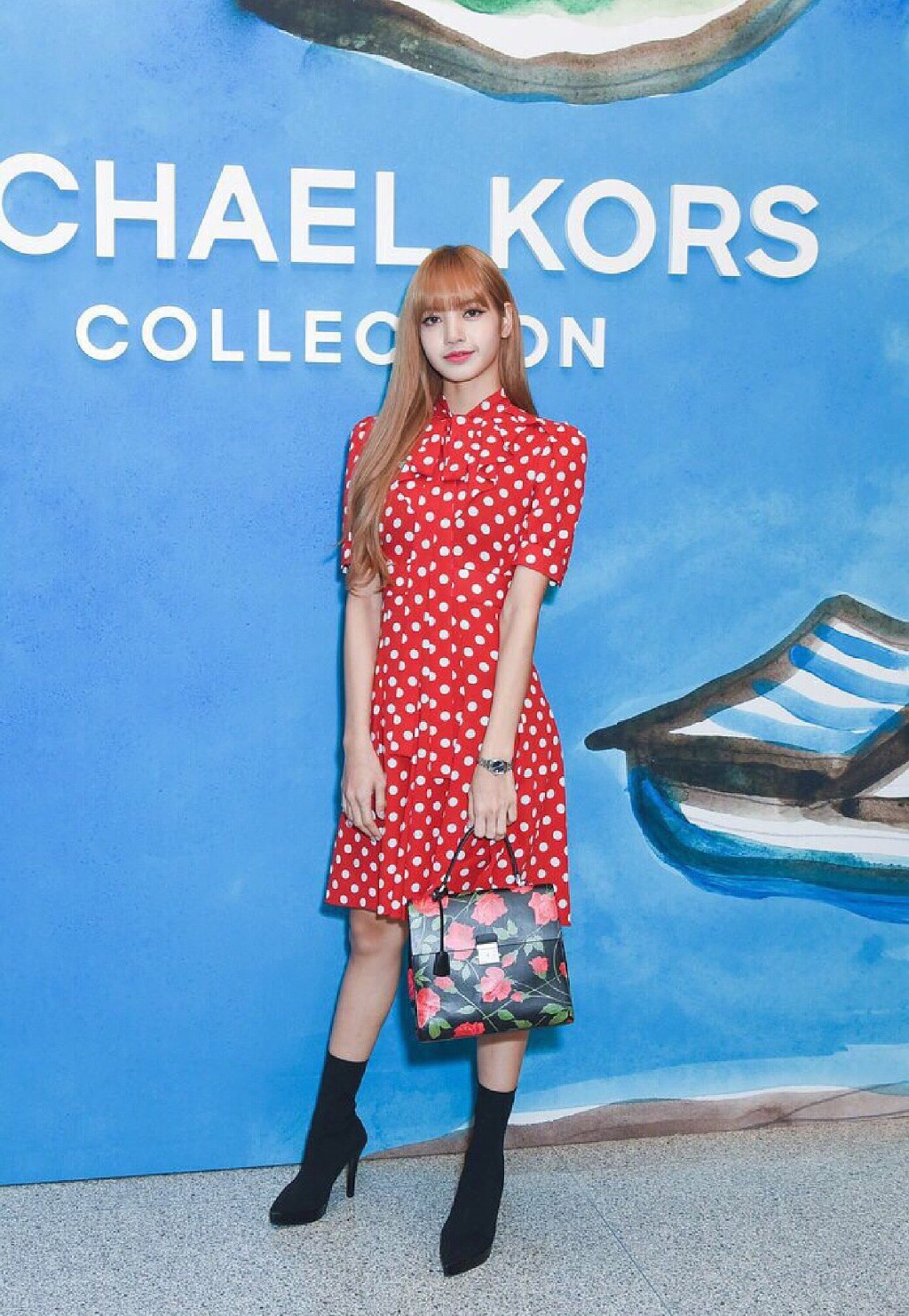 lisa晒泳装造型,2023lisa同款棒球服