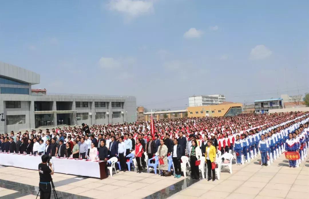 青春永向党建功新时代团日活动,青春心向党奋斗正当时入团仪式