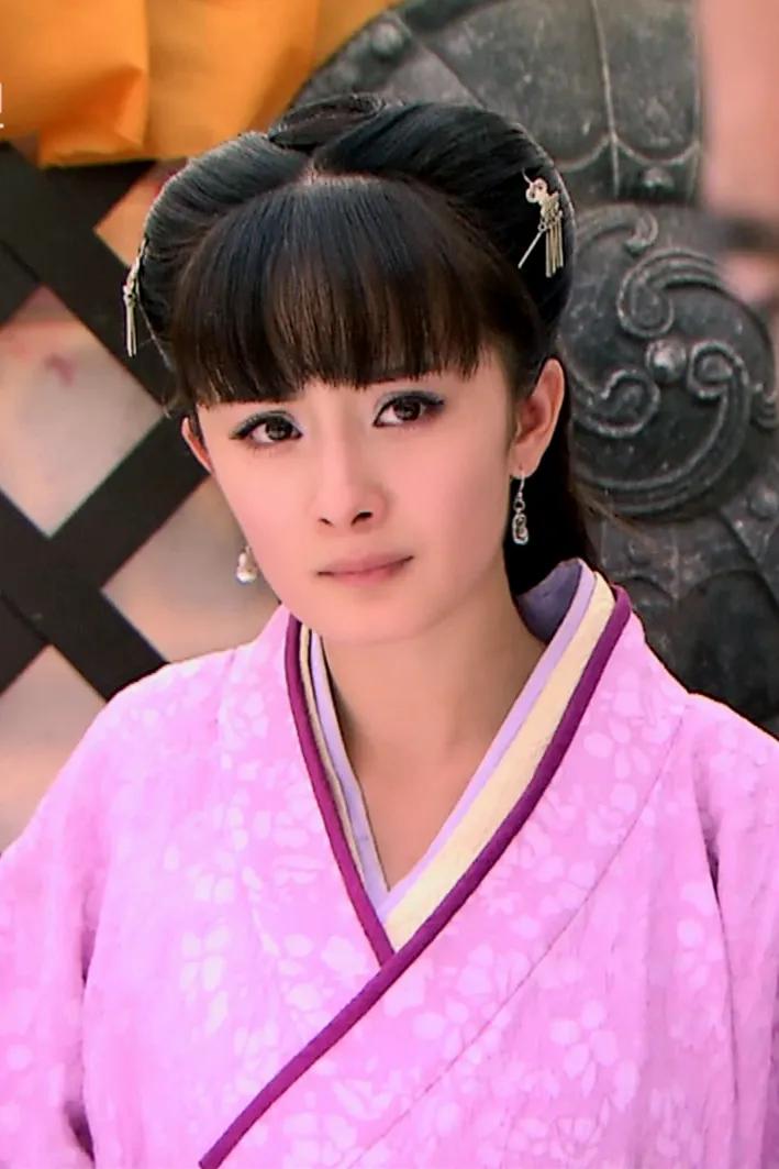 厚刘海和稀刘海哪个好看,厚刘海和八字刘海