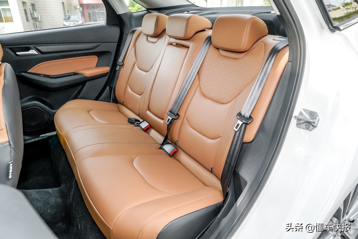 长安福特福睿斯2021钻石版,新款手动福特福睿斯汽车评测