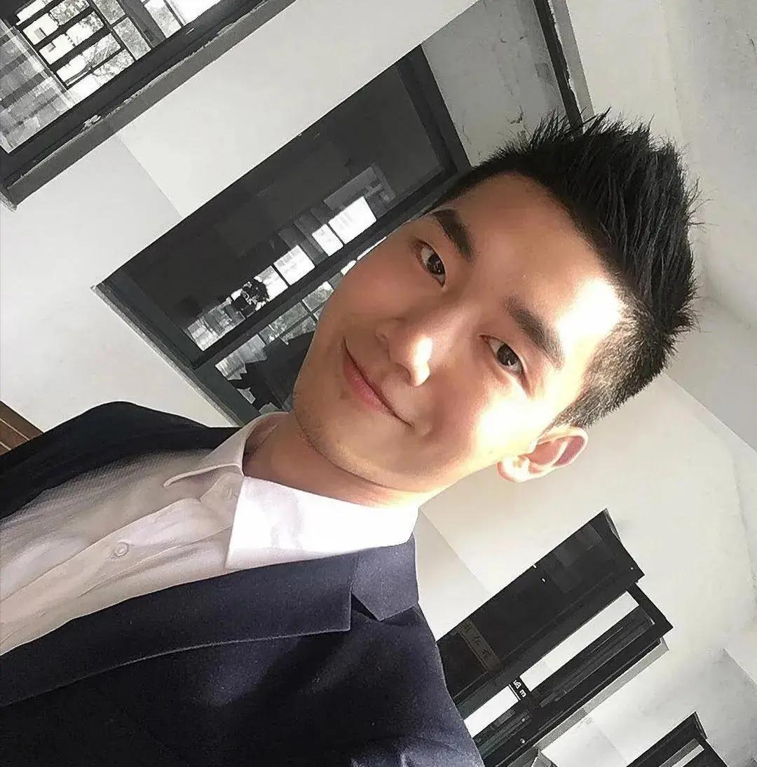 杭州小哥健身,帅哥锻炼肌肉身材特别棒