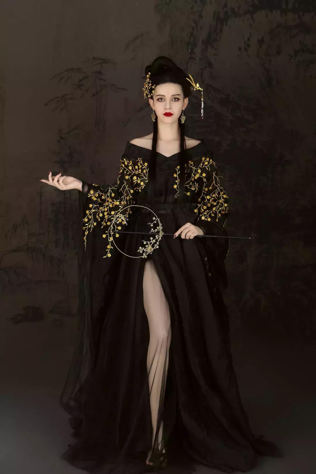 成都小甜甜弱爆啦，乌克兰美女直接来成都龙湾码头“抢”男人