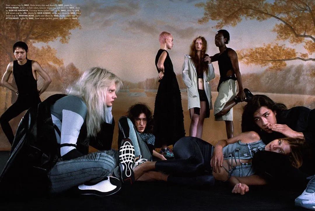 快成主流的“亚逼”,是一个___词?