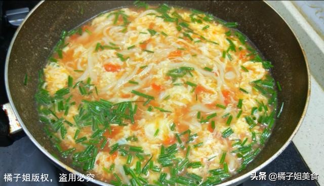 拉面如何做又好吃又劲道,家常版水拉面劲道爽滑不容易断