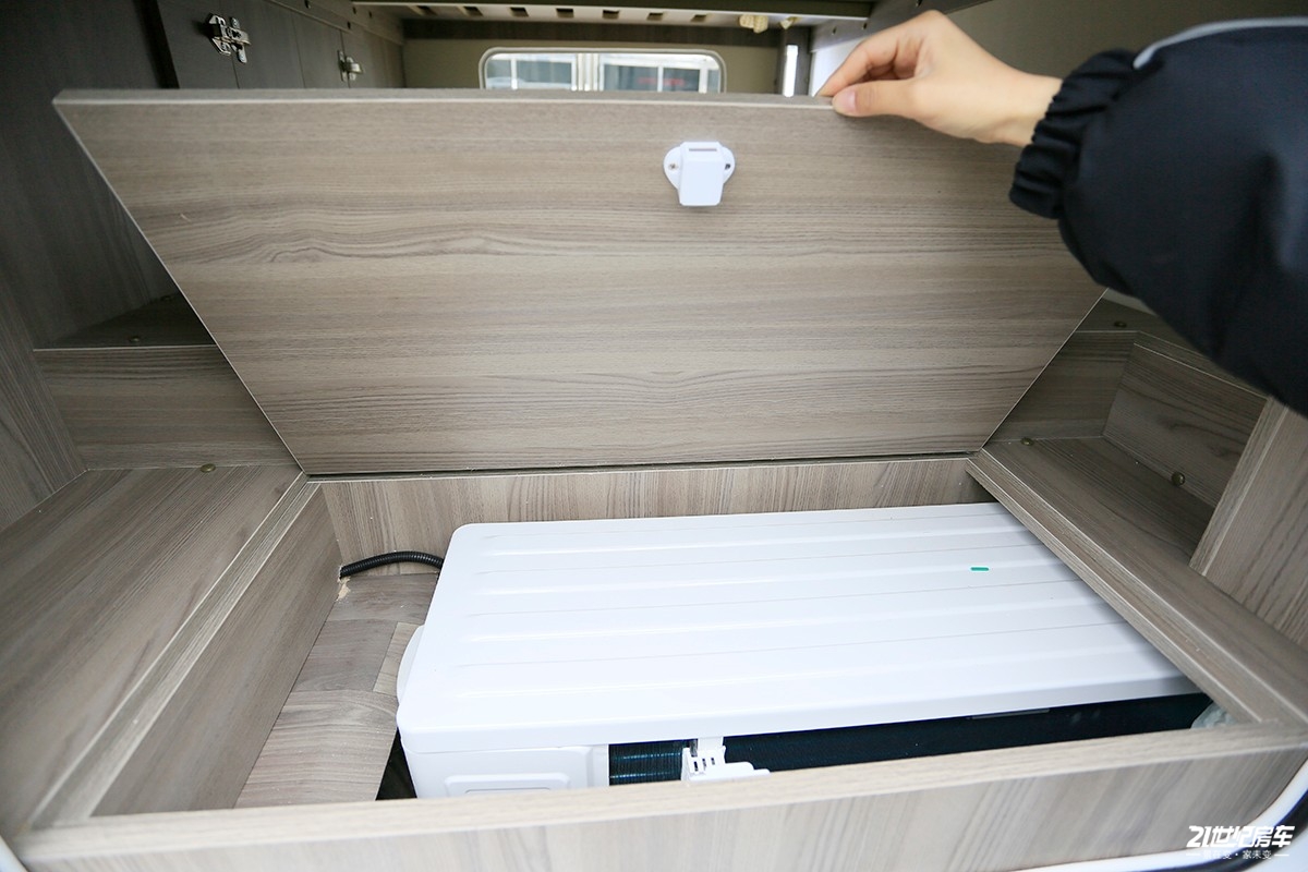 性价比入门房车,新飞国六平头轻卡房车