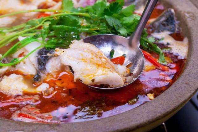 老字号湘菜王洞庭石锅鱼,湘菜特色菜石锅鱼