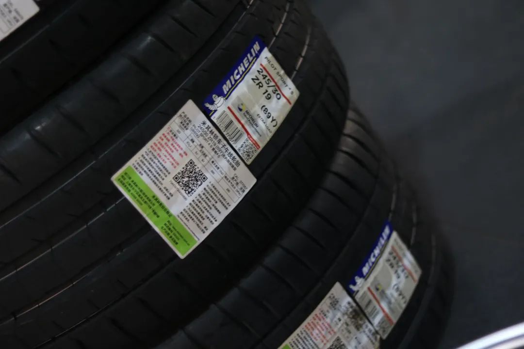 怪兽改造跑车视频,宝马f20120改装