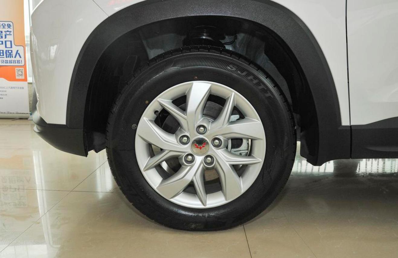 长安cs75plus和五菱宏光s3,五菱宏光s3买1.5l和1.5t哪个好