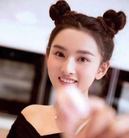 三岁的哪吒小爷有多潮？眼线腮红丸子头