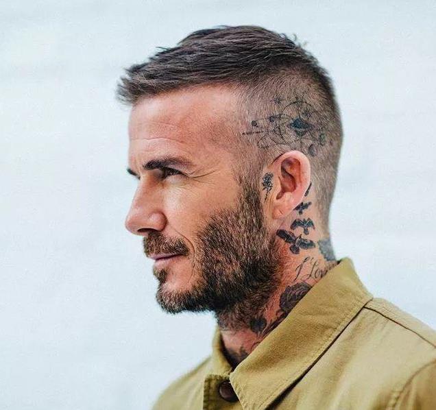 “女儿奴”的首席代言人，穿西装居然配拖鞋？能穿还帅最为致命