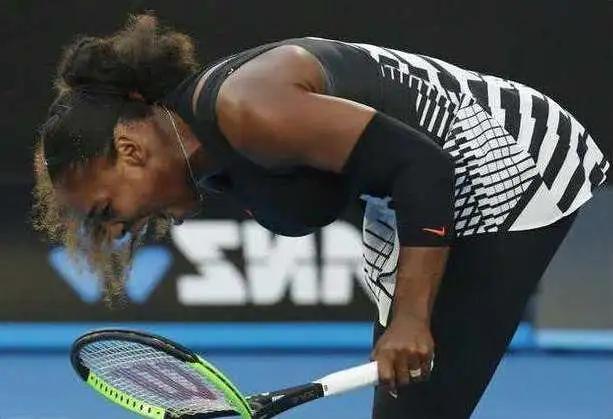 1055块球拍、百余万价值，同样摔拍为何他被称霸道总裁？