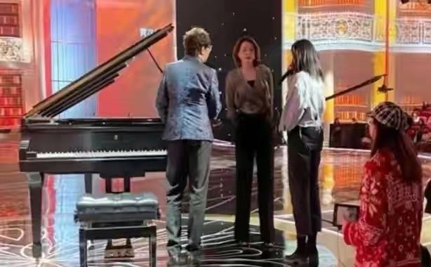 46岁董卿近照图,41岁的董卿近照