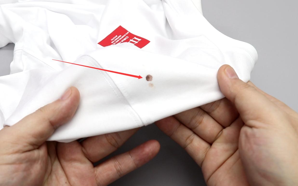 白色衣服染到血渍怎么洗掉,白衣服上有血渍怎么清洗干净
