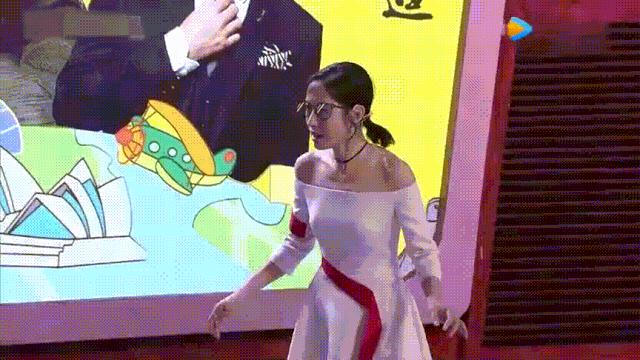 休夫复出，44岁爆红，宝藏姐姐中年叛逆记