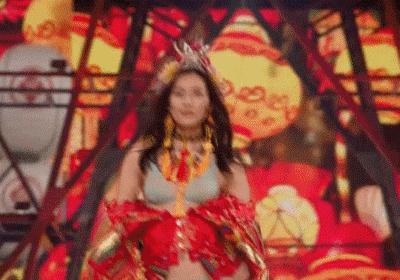 疯了，她的平胸才是顶级性感