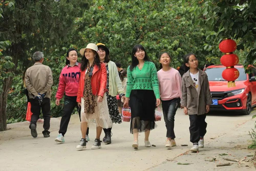 人间最美四月天，十里樱桃红满园