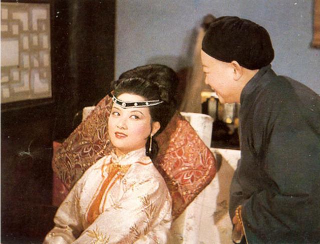 红楼梦中提到王熙凤对贾府的管理,红楼梦贾府落败后的惨状