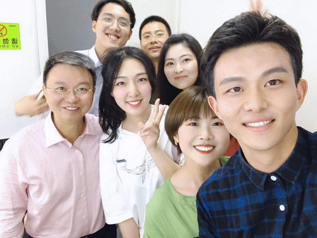 如此校长，爱上了