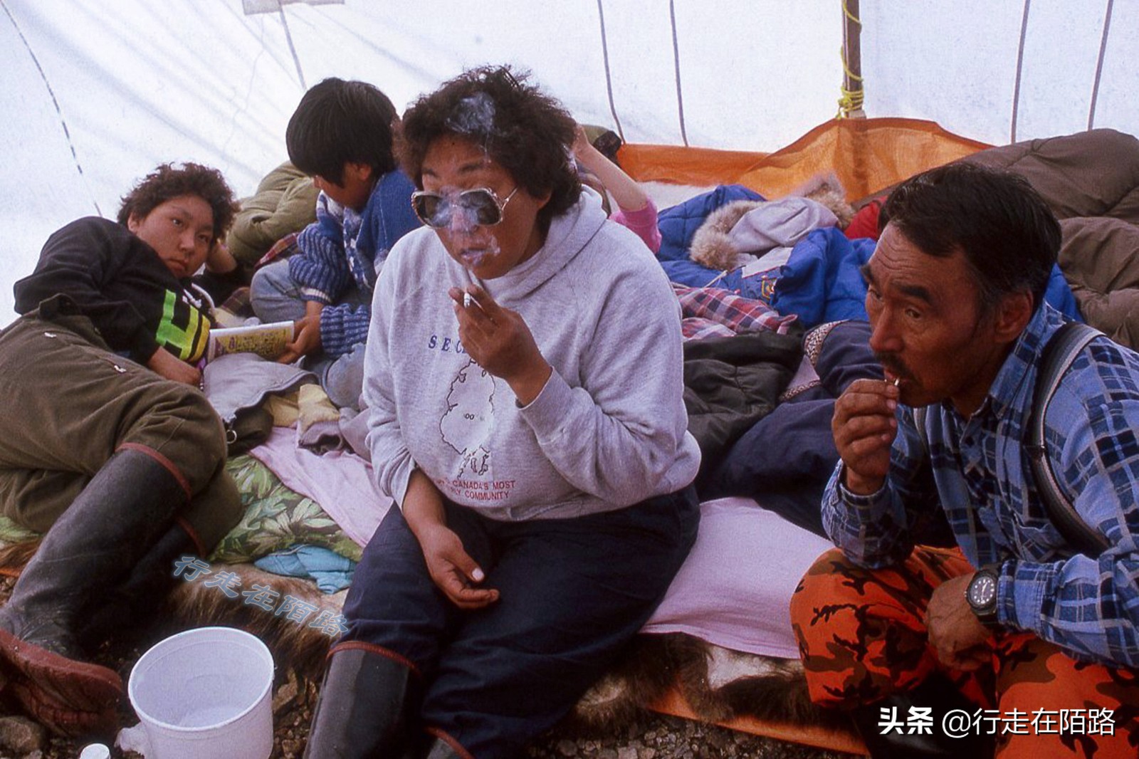 三百年前,加拿大用烟酒毁掉原住民,如今再加上*麻大**