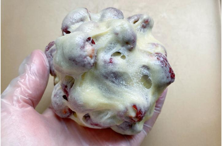 近期爆火的网红零食奶枣,网红零食奶枣独立包装