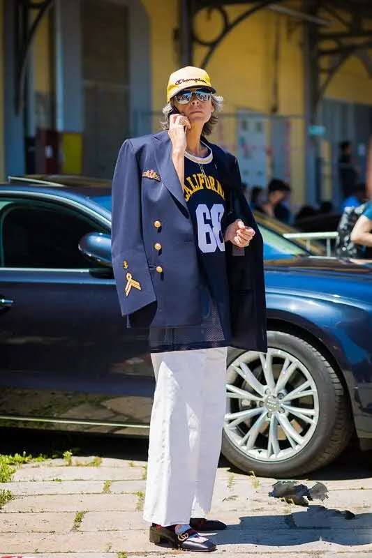 今年都在穿什么布洛克鞋,今年最流行的鞋子洞洞鞋