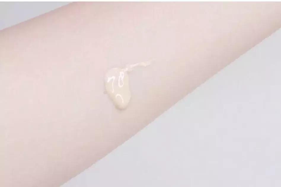 一键磨皮拯救无数卡粉的粉底液,磨皮滤镜粉底液