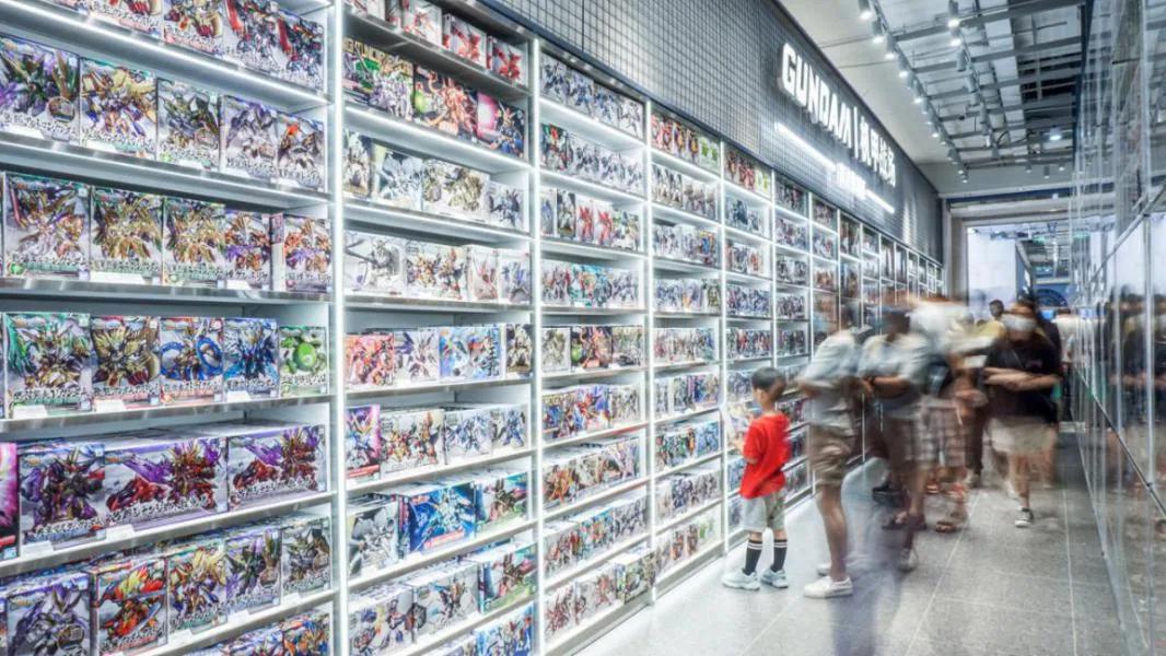 探店｜KK集团潮玩店X11：联名手办火热，背后是年轻人的情绪投射