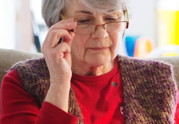 英国顶级医生用“偏方”抗新型冠状病毒，其中包括鸡汤和柠檬水