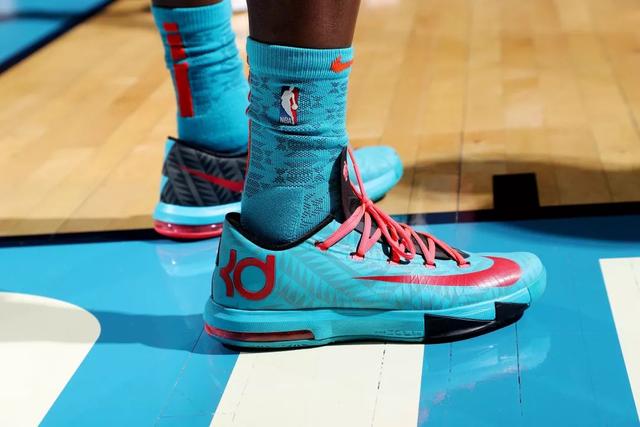 kd13和kd14哪个更推荐 (zoom rize 对比kd13)