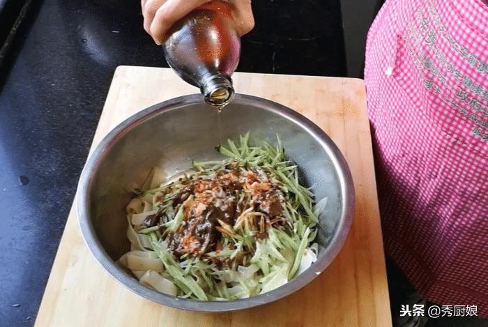 凉皮不要料汁的做法,凉皮别只用面粉做了