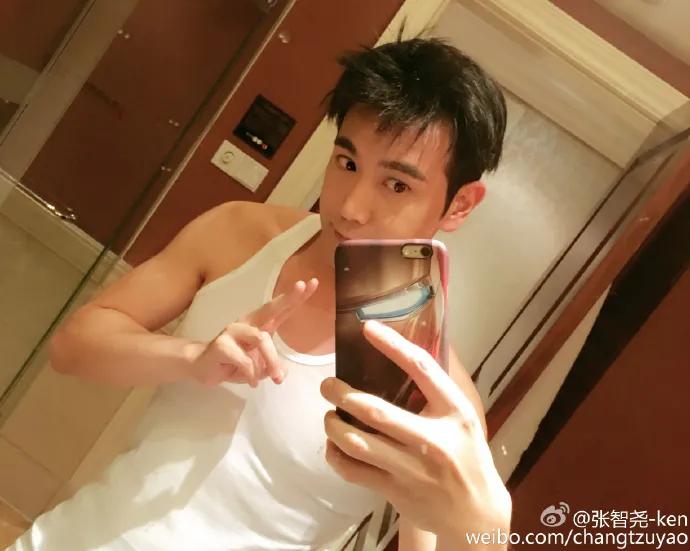 被称为香港第一帅哥,香港最隐藏富豪